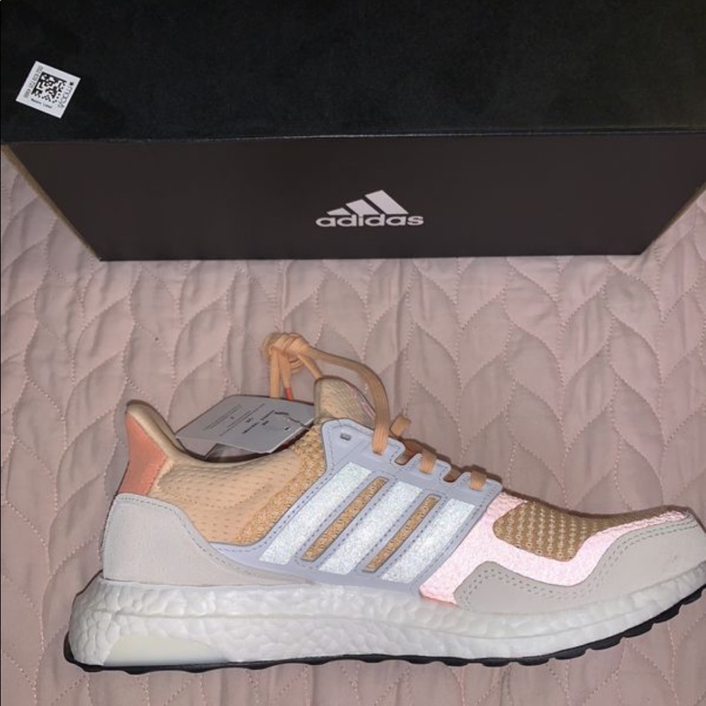 Adidas ultra boost women shoes size 7 1/2